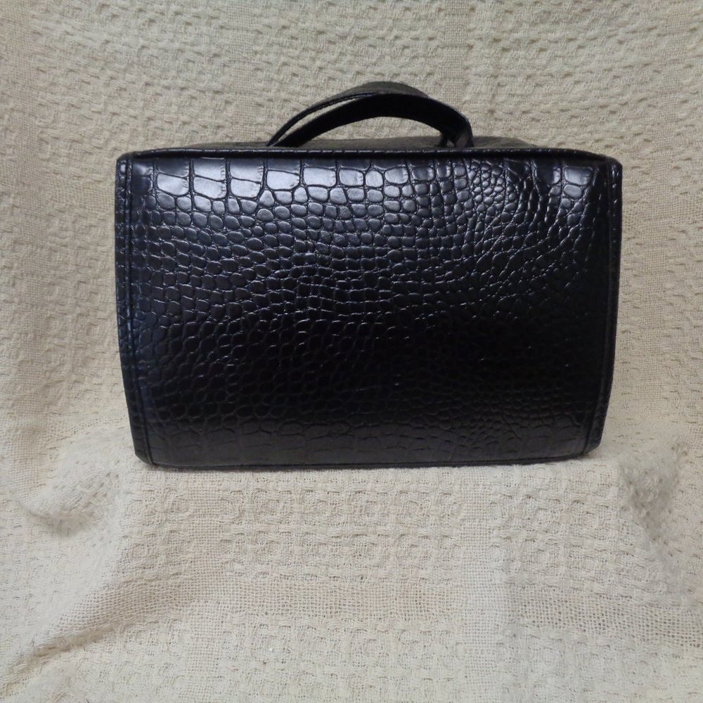 Travel cosmetic bag with removable pouches in black